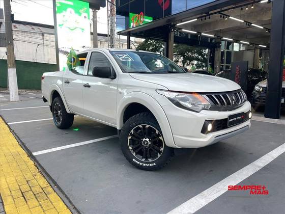 MITSUBISHI L200 TRITON 2.4 16V TURBO DIESEL SPORT GLS CD 4P 4X4 AUTOMÁTICO MITSUBISHI L200 TRITON 2.4 16V TURBO DIESEL SPORT GLS CD 4P 4X4 AUTOMÁTICO